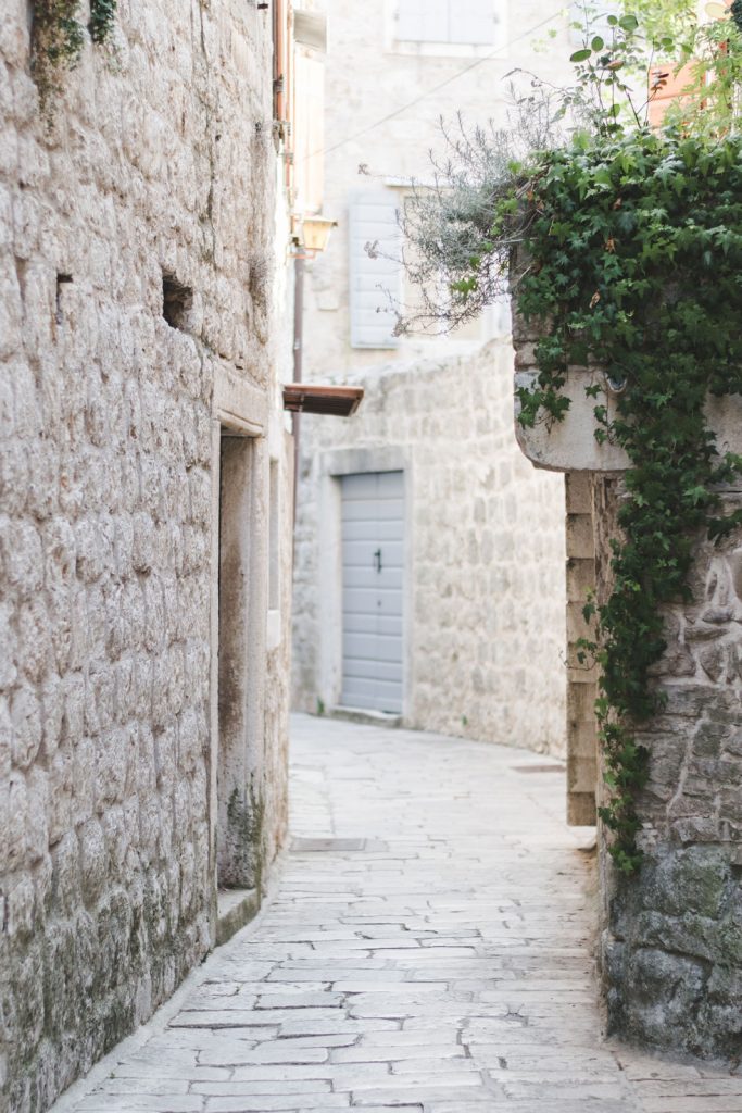 Narrow street in Stari Grad, Croatia - from travel blog: http://Epepa.eu