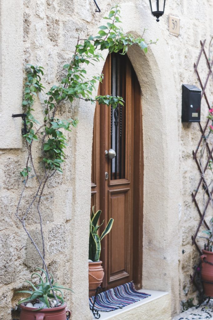 Door in the Old Town of Rhodes, Greece - from travel blog http://Epepa.eu