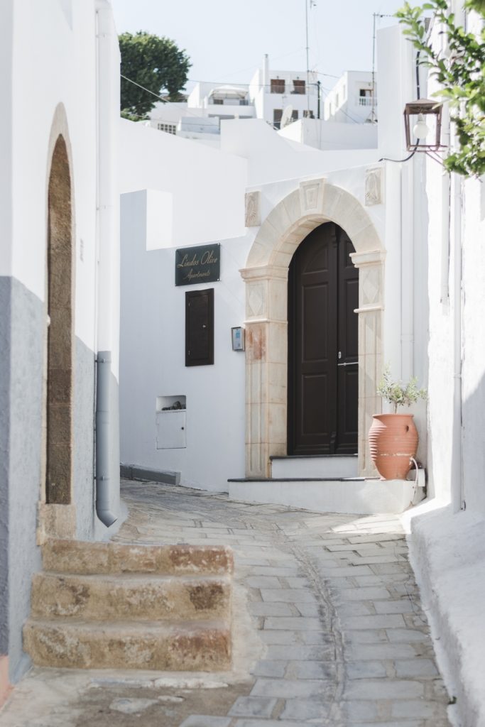 Whitewashed Greek houses in Lindos, Rhodes - from travel blog: http://Epepa.eu