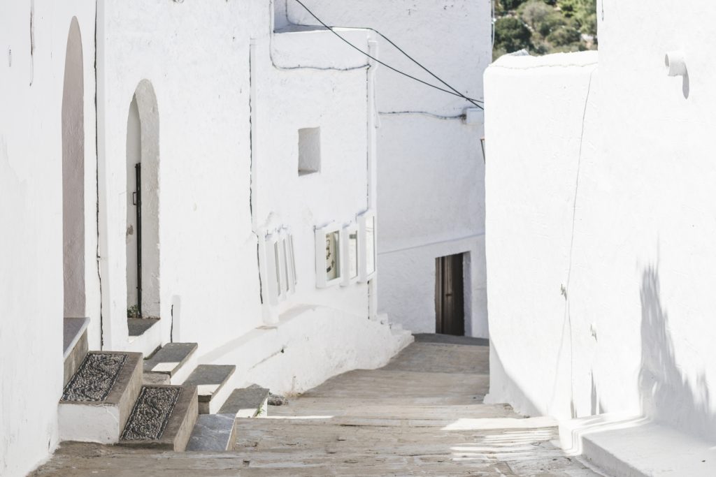 Whitewashed traditional Greek houses in Lindos, Rhodes, Greece - from travel blog: http://Epepa.eu