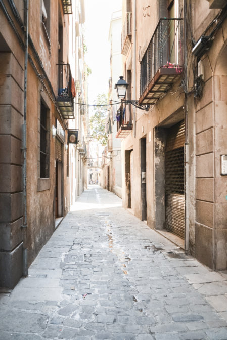 Wąska uliczka w Barri Gotic, Barcelona