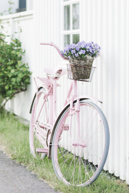 Różowy rower na wyspie Vrångö, Göteborg, Szwecja