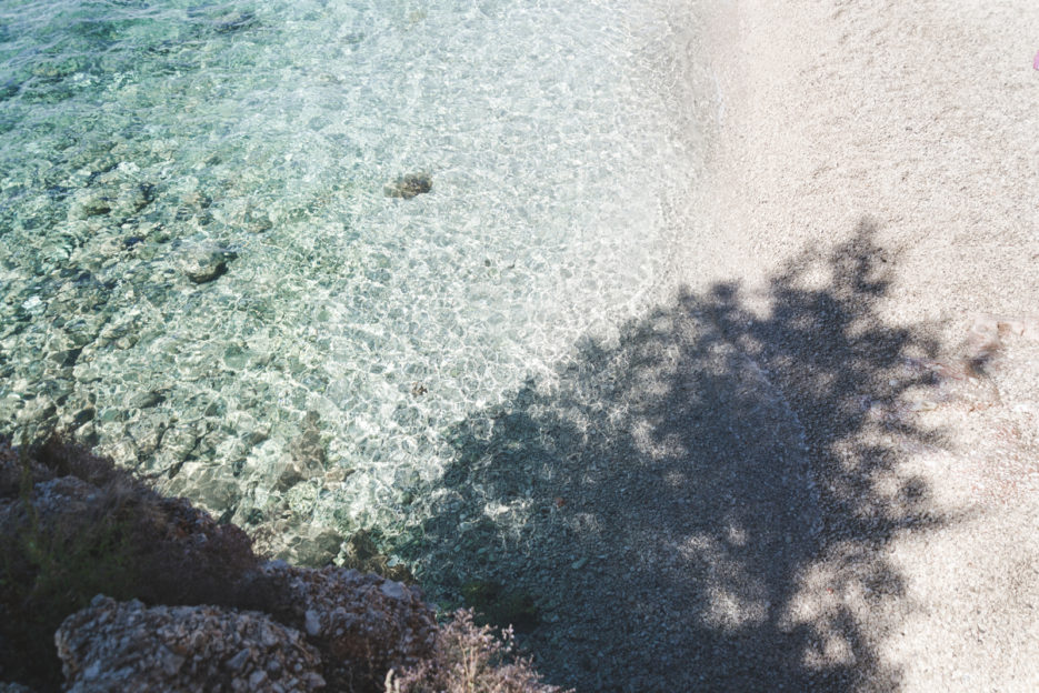 Piękna plaża w Zavali na wyspie Hvar, Chorwacja