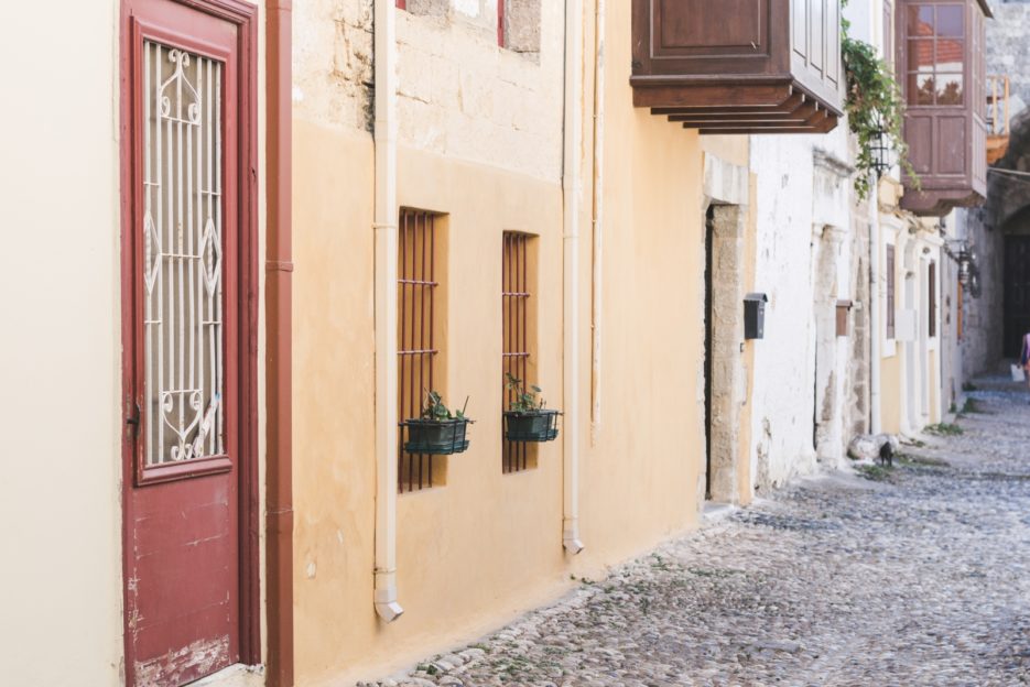 The architecture of Rhodos Old Town, Greece - from travel blog https://epepa.eu/