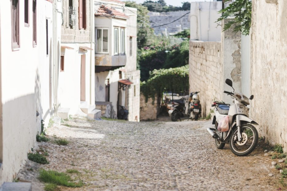 Wandering off the beaten path, Old Town Rhodes, Greece - from travel blog https://epepa.eu/