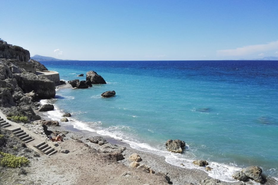 A beautiful beach in Rhodes Town, Greece - from travel blog: https://epepa.eu/