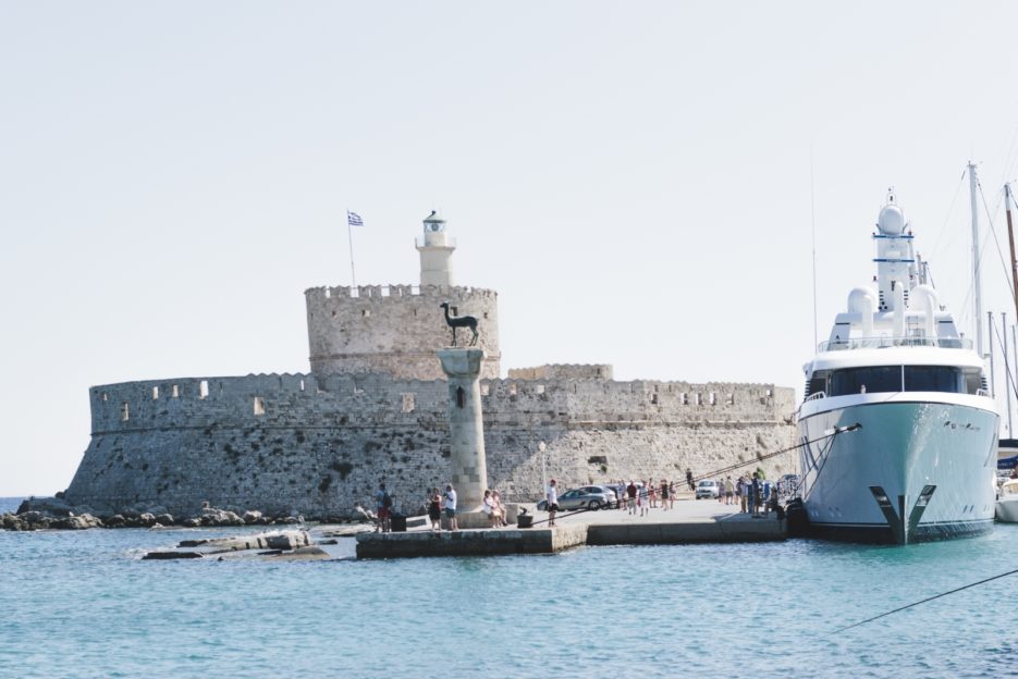 Mandraki Harbour, Rhodes Town - from travel blog: https://epepa.eu/