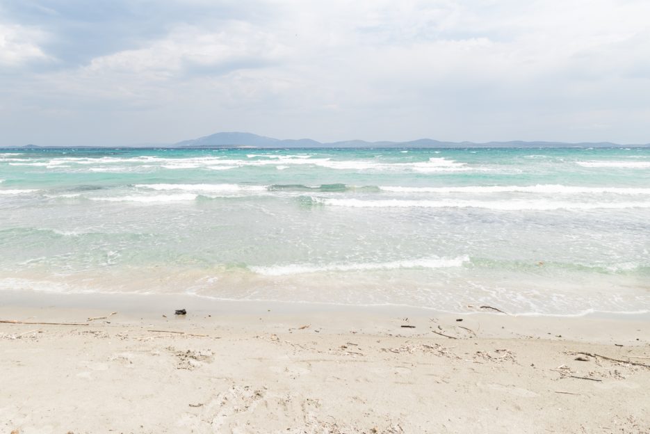 Sandy beach and a shallow sea in Croatia, Bok Beach, Susak - from travel blog: https://epepa.eu