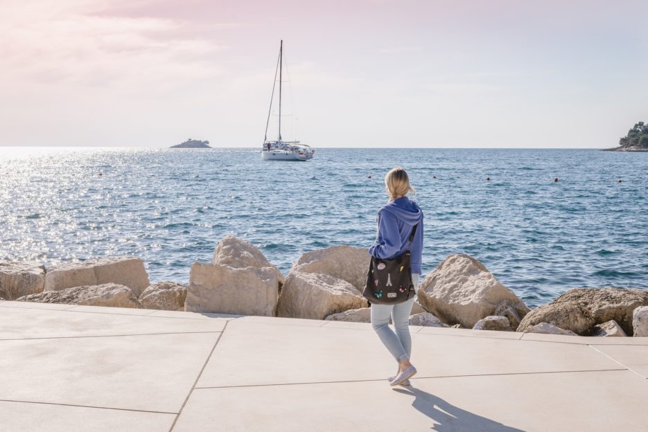 Seaside promenade in Rovinj, the best city to visit in Istria, Croatia - from travel blog https://epepa.eu