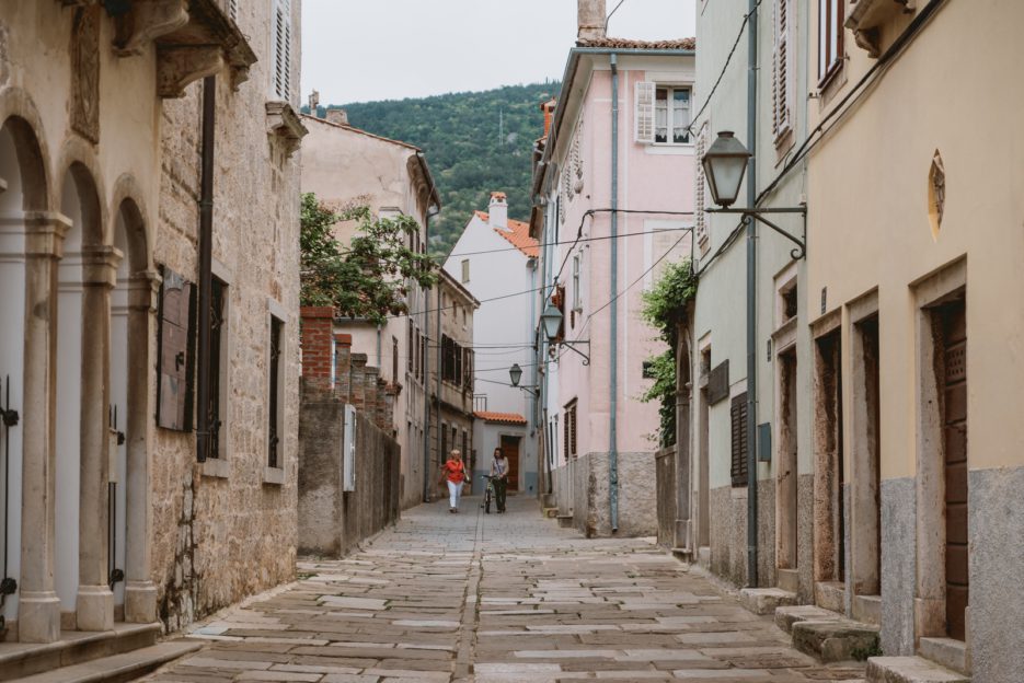 Wandering around the romantic old town is one of the best tings to do in Cres, Croatia